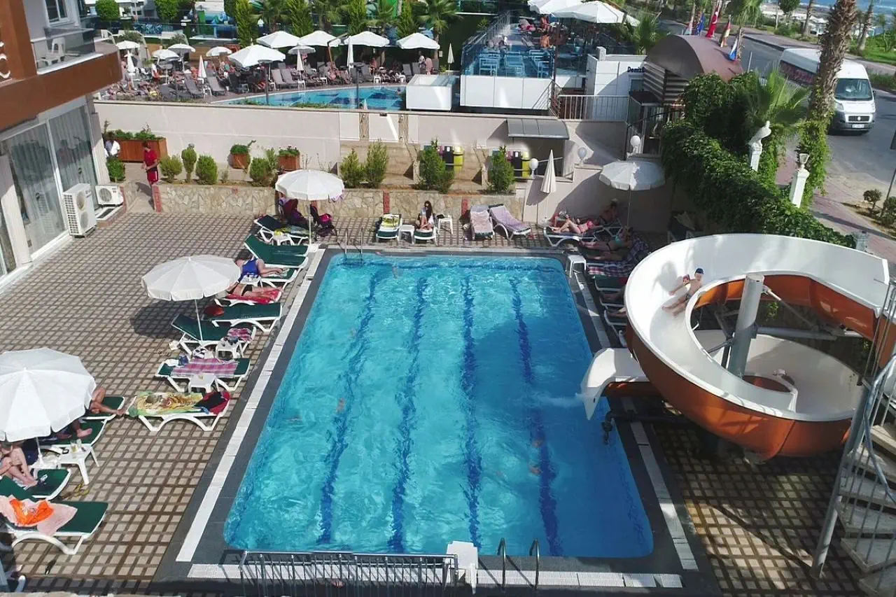 Club Bayar - zdjęcie 5