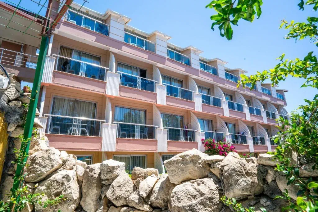 CLUB APERION BEACH HOTEL