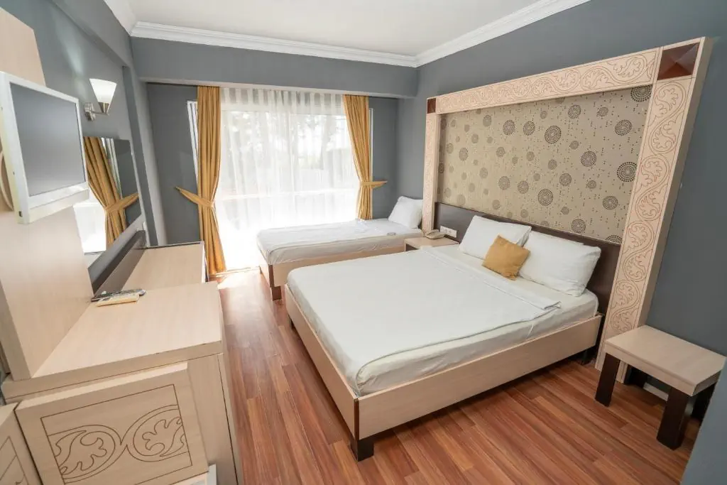 CLUB APERION BEACH HOTEL