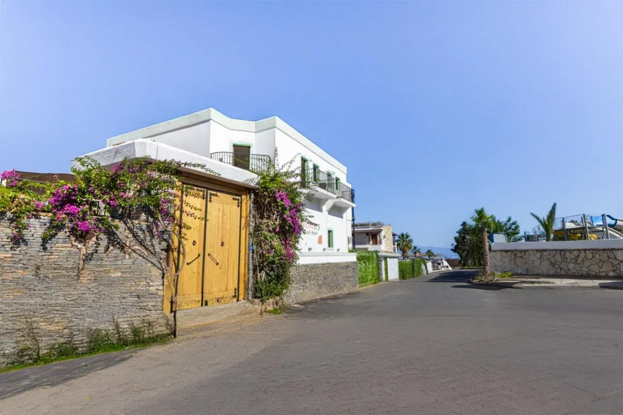 SALINAS BEACH HOTEL (BOUTIQUE CONCEPT RENOVATED)