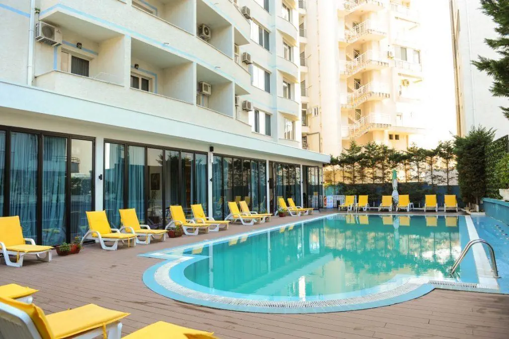 HOTEL LEONARDO