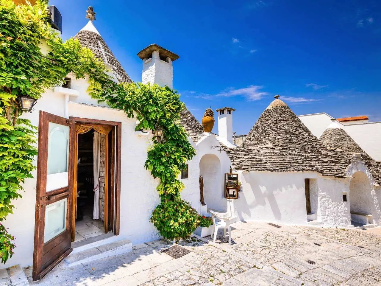 HOTEL: Wycieczka: Apulia – slonce, klify i oliwki
