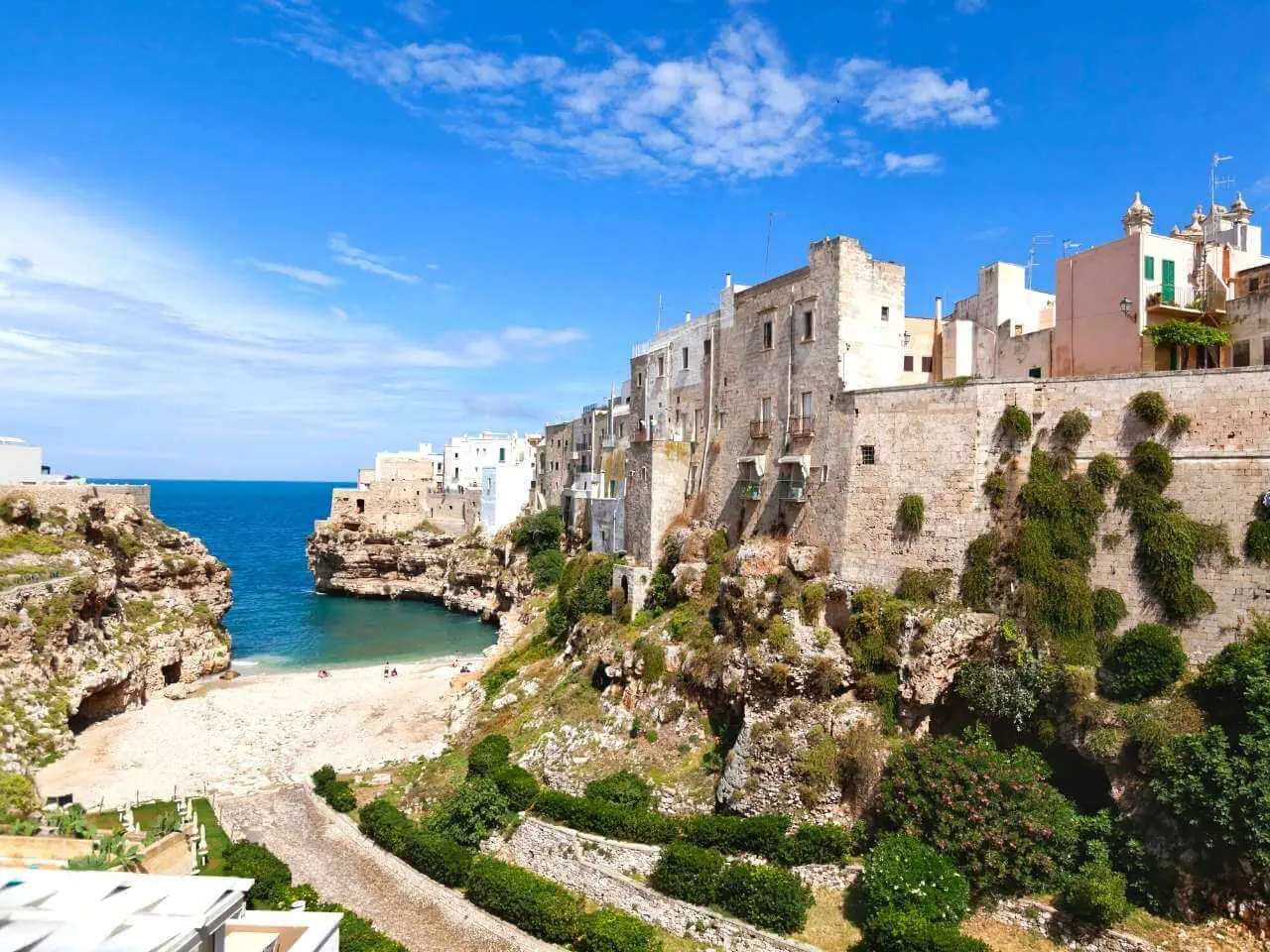 HOTEL: Wycieczka: Apulia – slonce, klify i oliwki