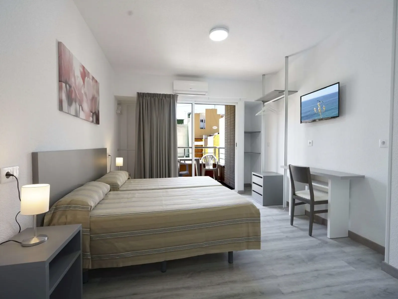 Anna Hostal Benidorm