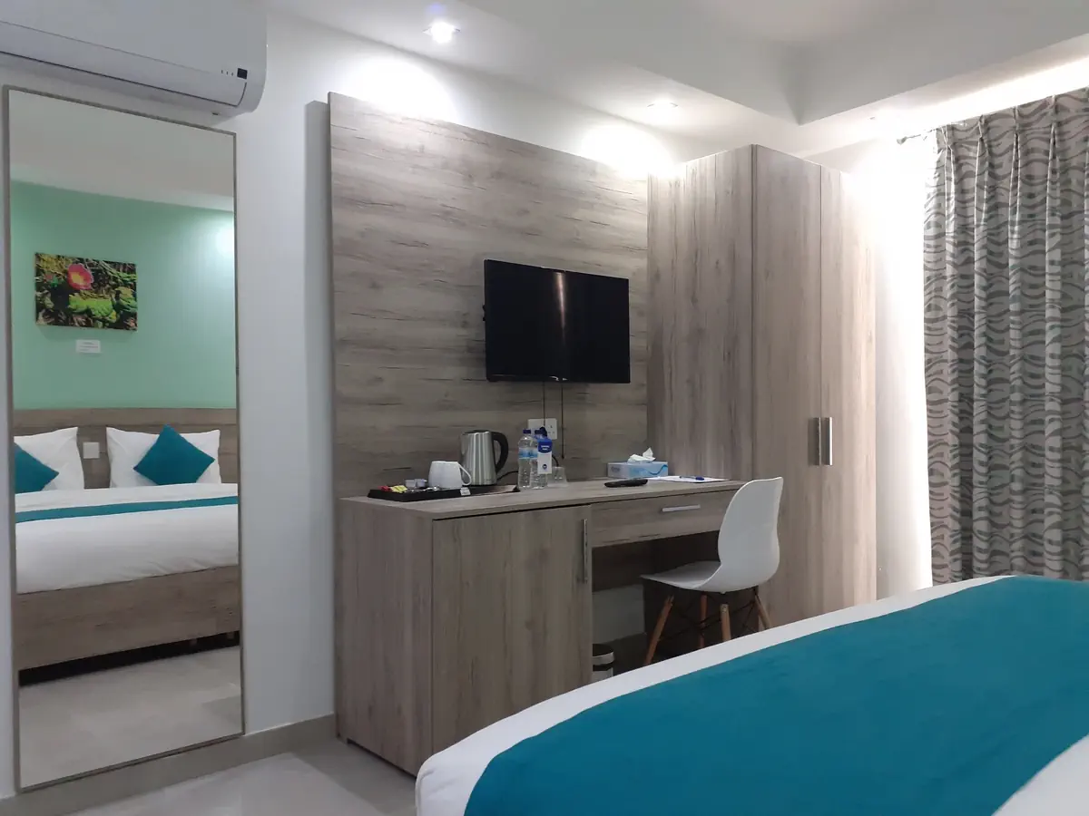 TJ Boutique - zdjęcie 8