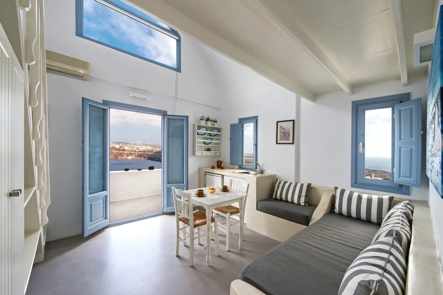 Apanemo Hotel and Suites