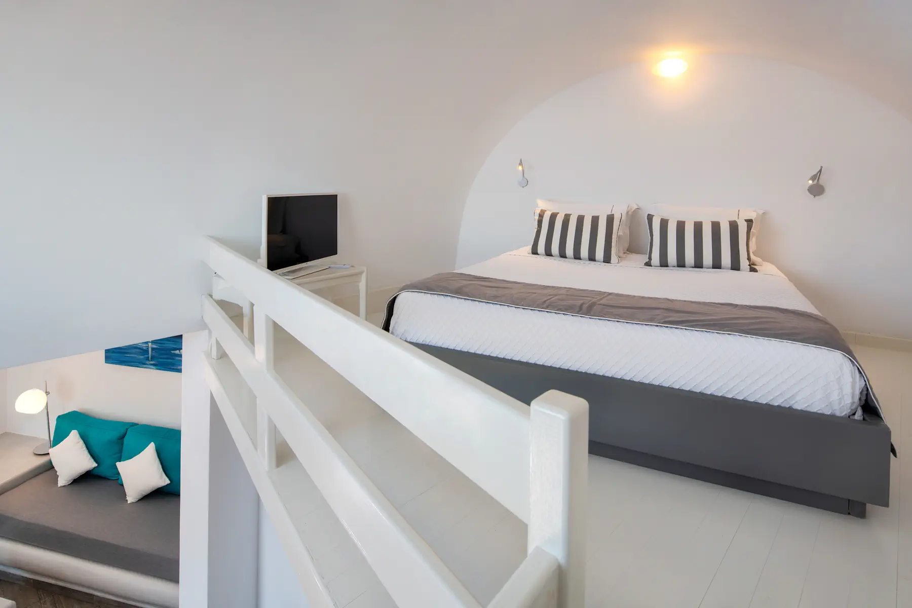 Apanemo Hotel and Suites
