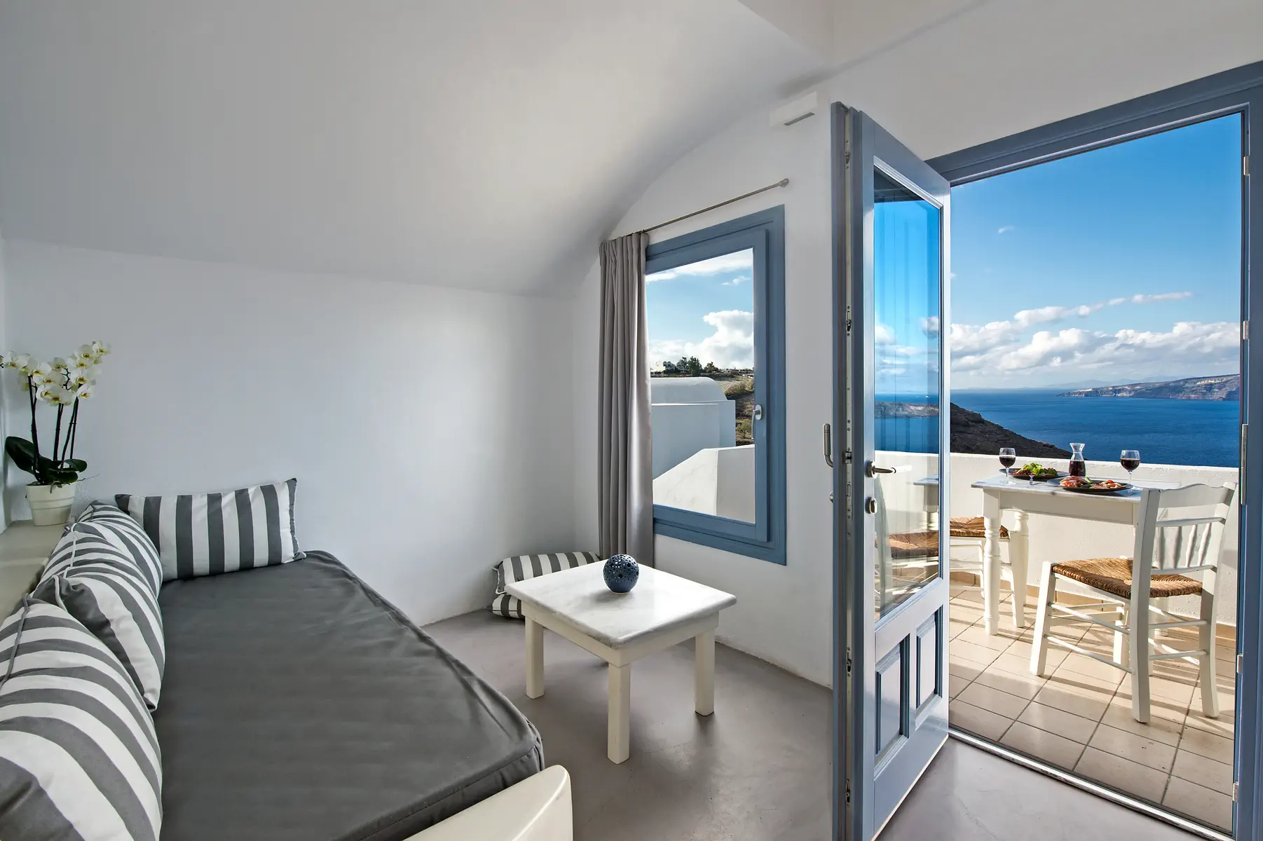 Apanemo Hotel and Suites