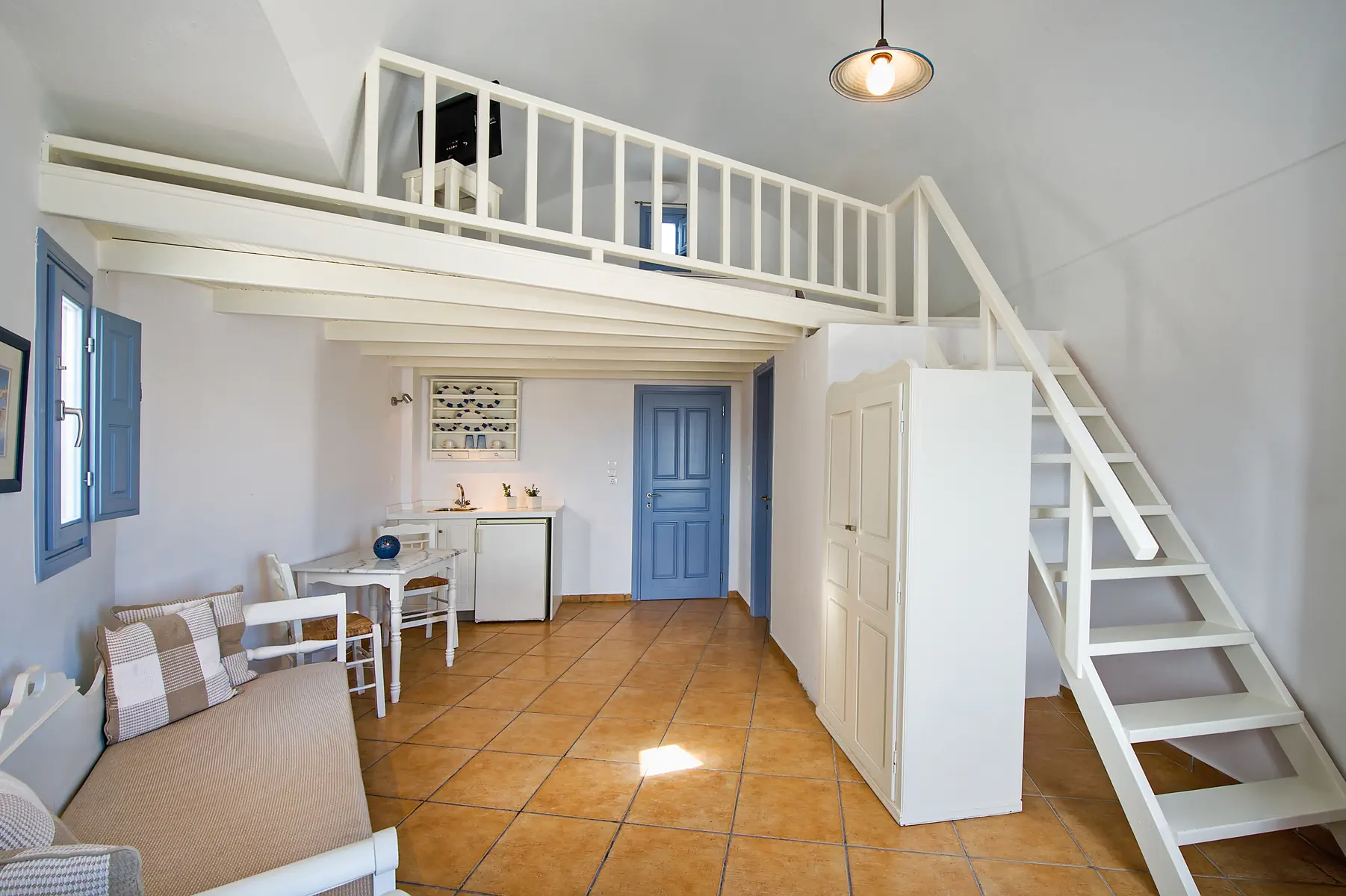 Apanemo Hotel and Suites