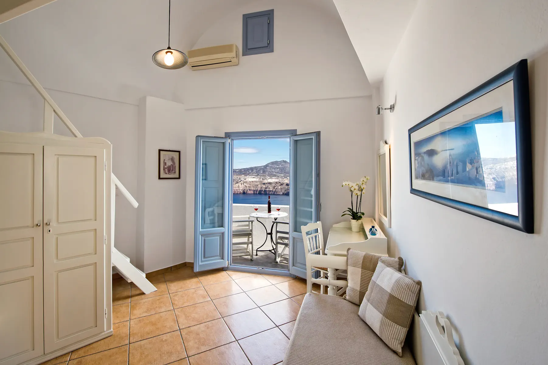 Apanemo Hotel and Suites