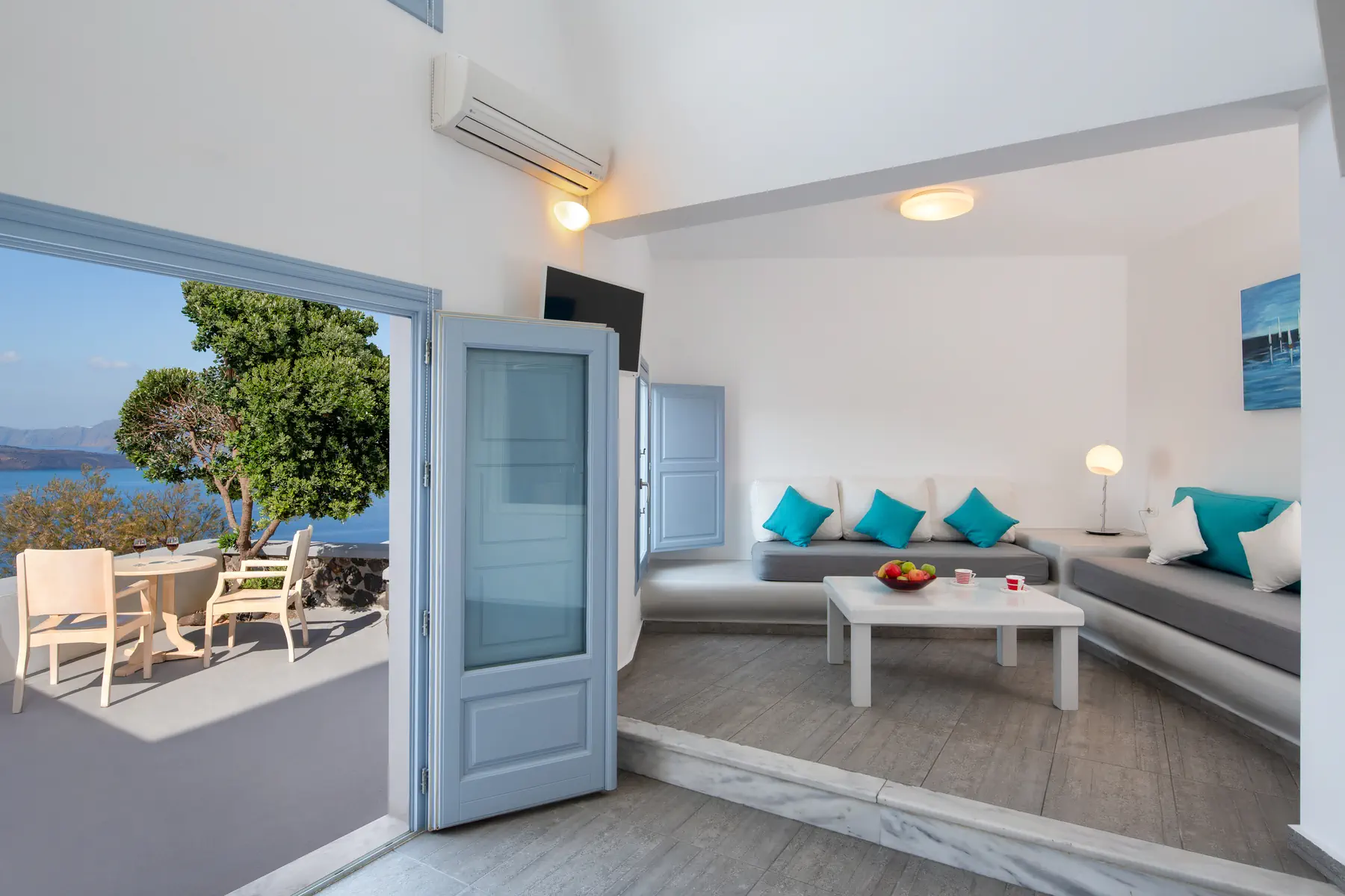 Apanemo Hotel and Suites