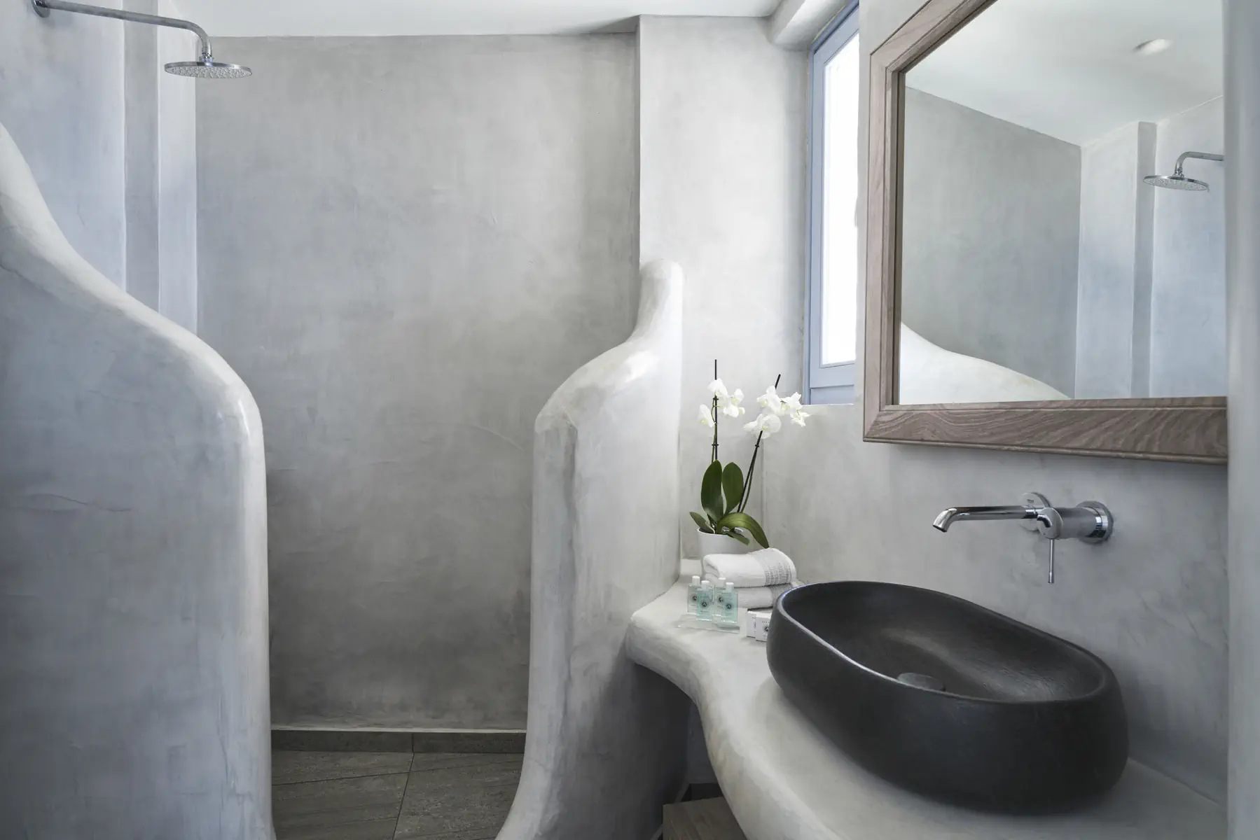 Apanemo Hotel and Suites