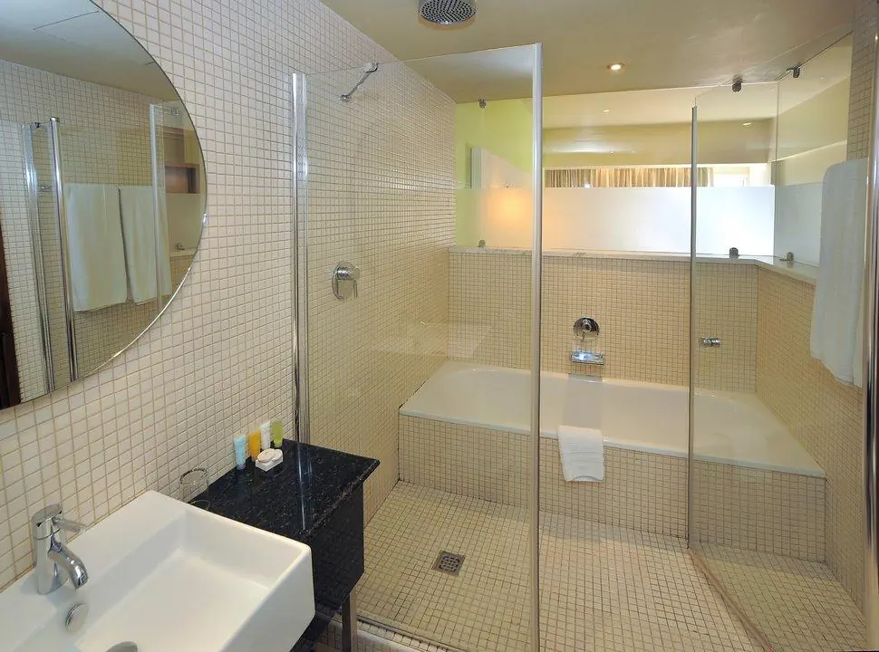 HOTEL E Hotel Spa And Resort