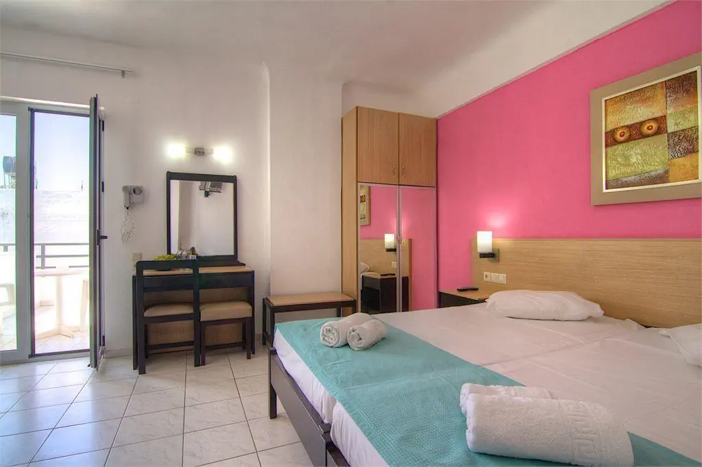 HOTEL: Sergios Hotel