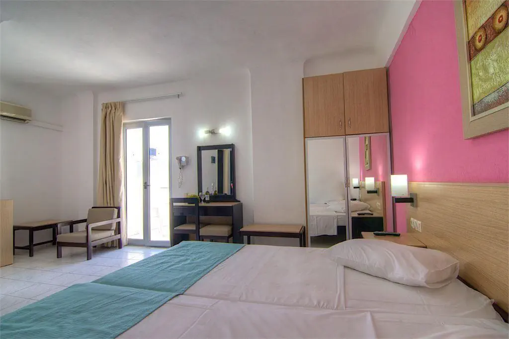 HOTEL: Sergios Hotel