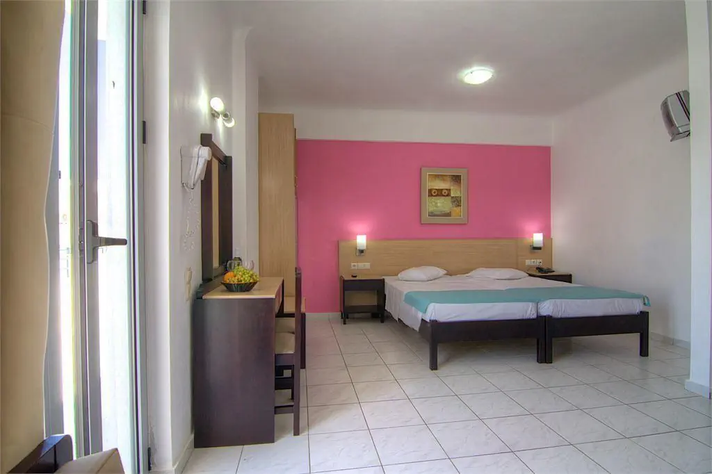 HOTEL: Sergios Hotel