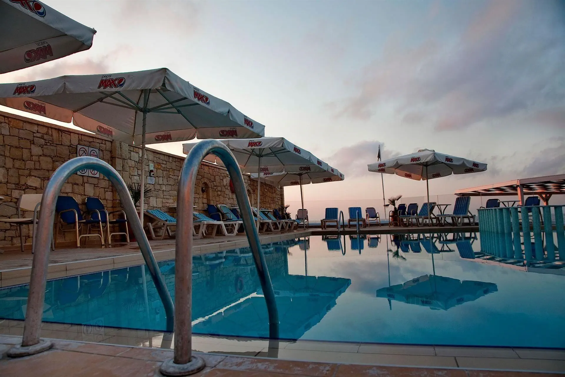 HOTEL: Joan Beach