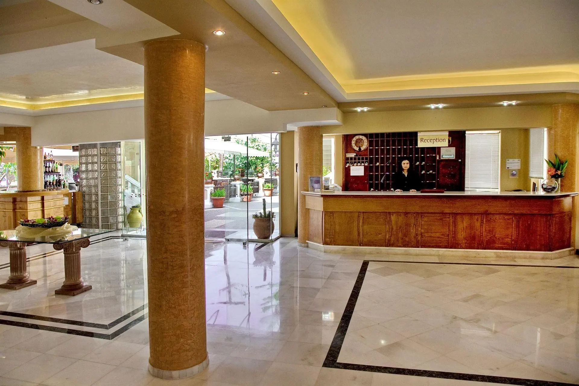 HOTEL: Joan Beach
