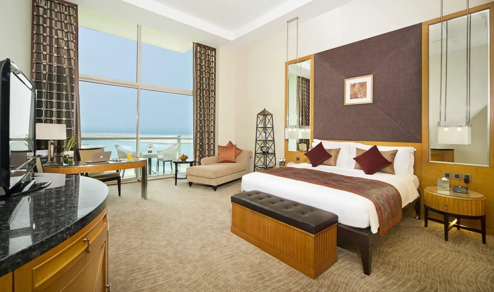 HOTEL: Al Raha Beach Hotel
