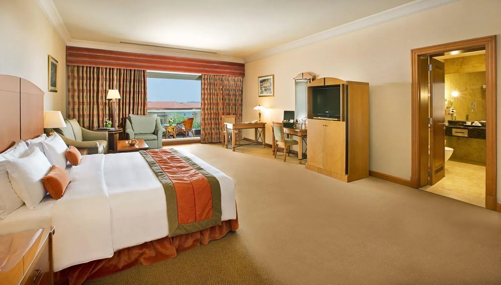 HOTEL: Al Raha Beach Hotel