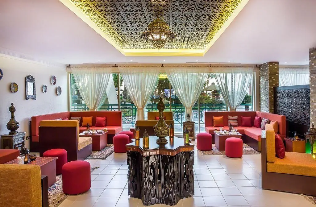 HOTEL: Al Raha Beach Hotel