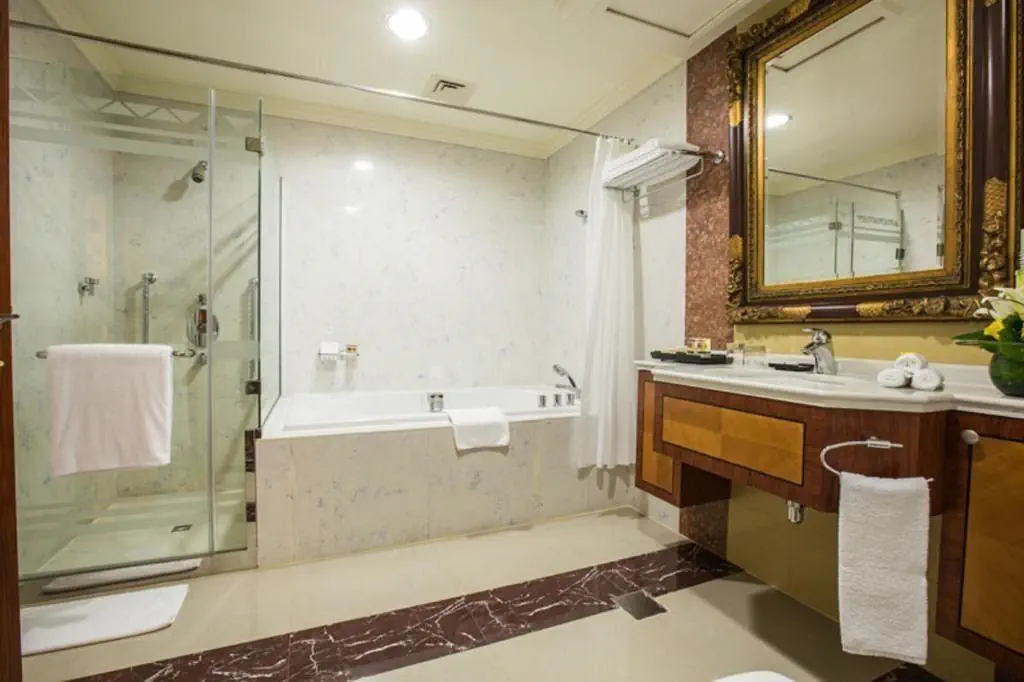 HOTEL: Al Raha Beach Hotel