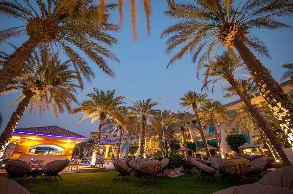 HOTEL: Al Raha Beach Hotel