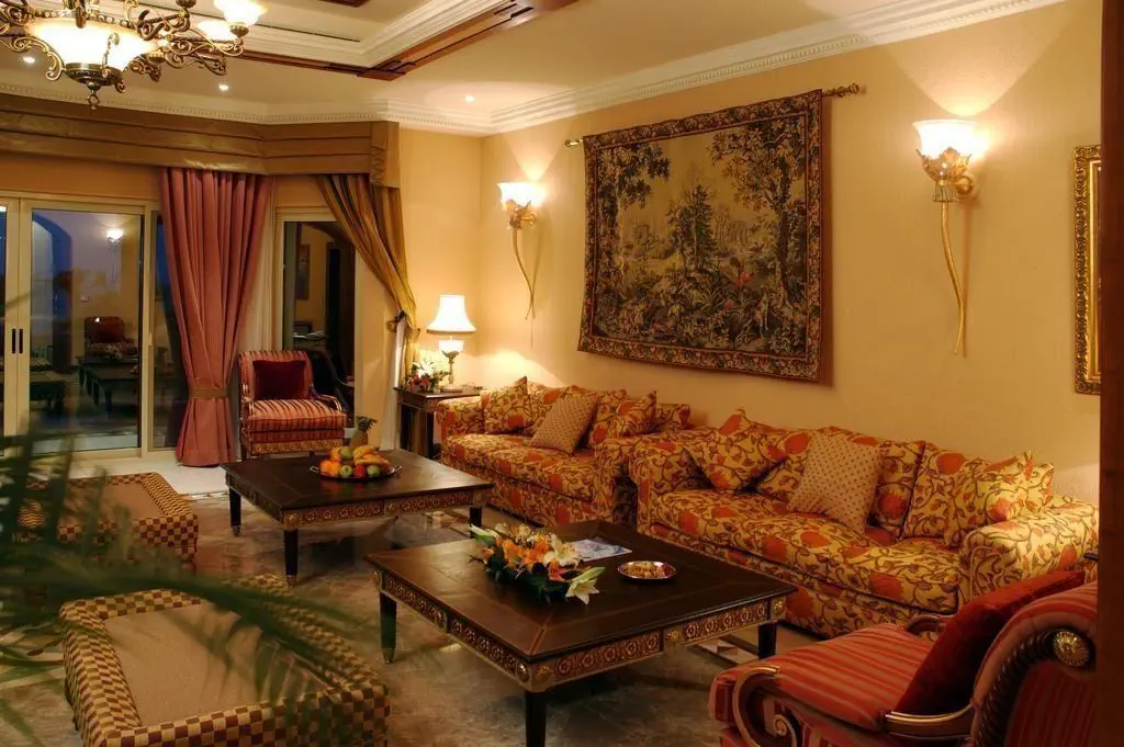 HOTEL: Al Raha Beach Hotel