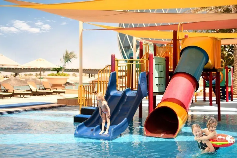 HOTEL: Al Raha Beach Hotel