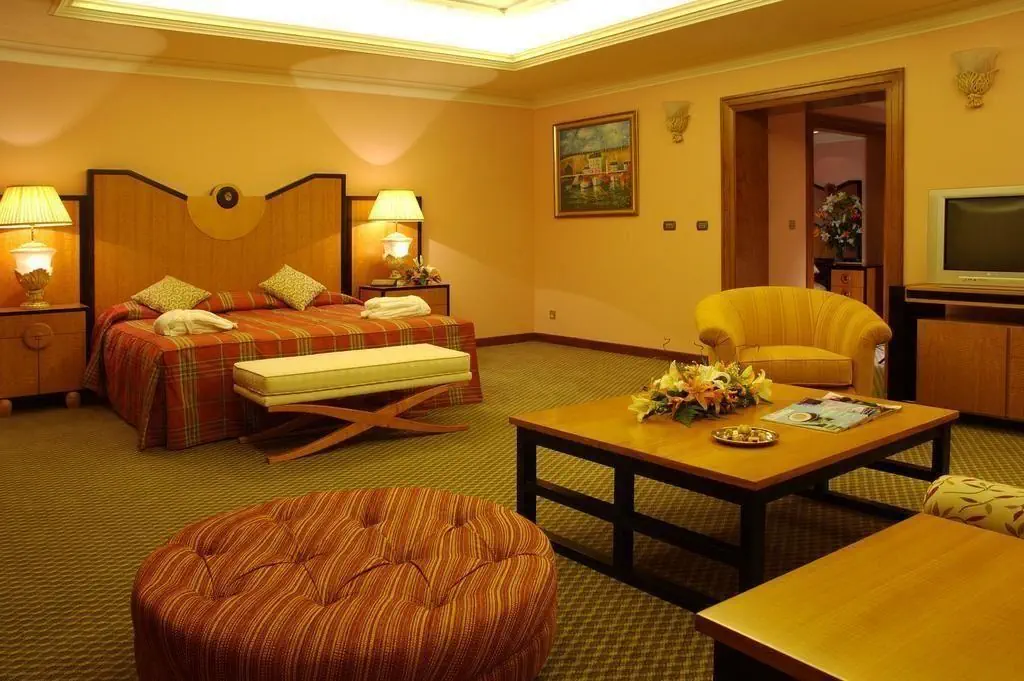 HOTEL: Al Raha Beach Hotel