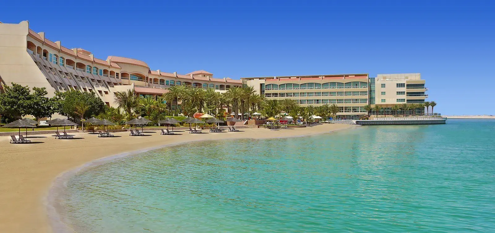 HOTEL: Al Raha Beach Hotel