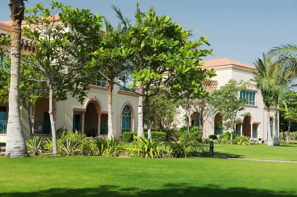 HOTEL: Al Raha Beach Hotel
