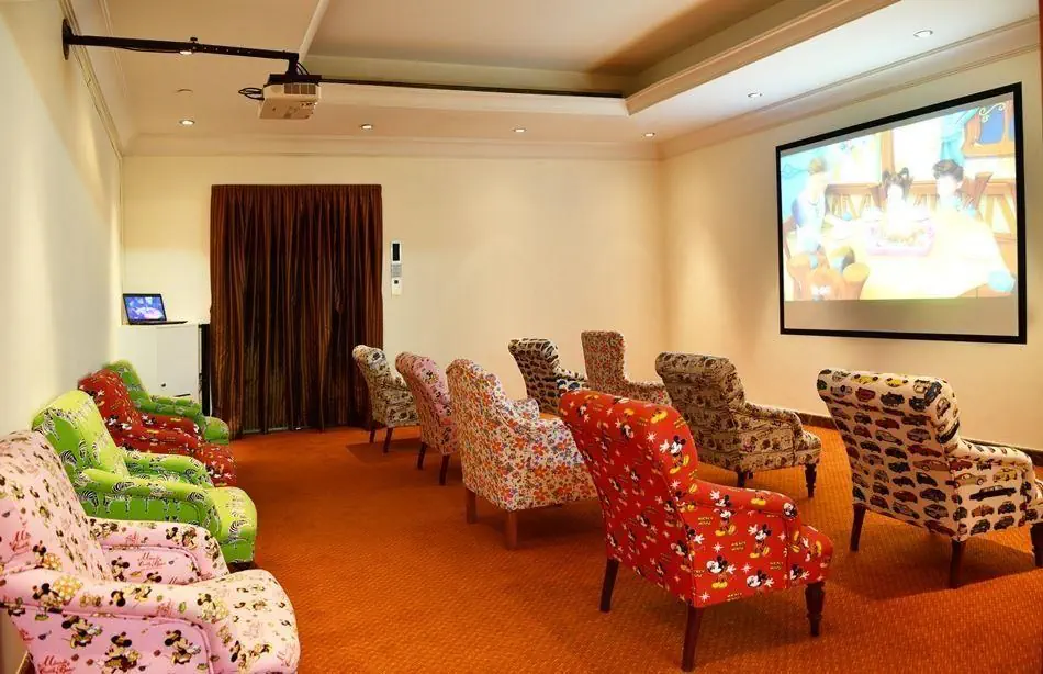 HOTEL: Al Raha Beach Hotel