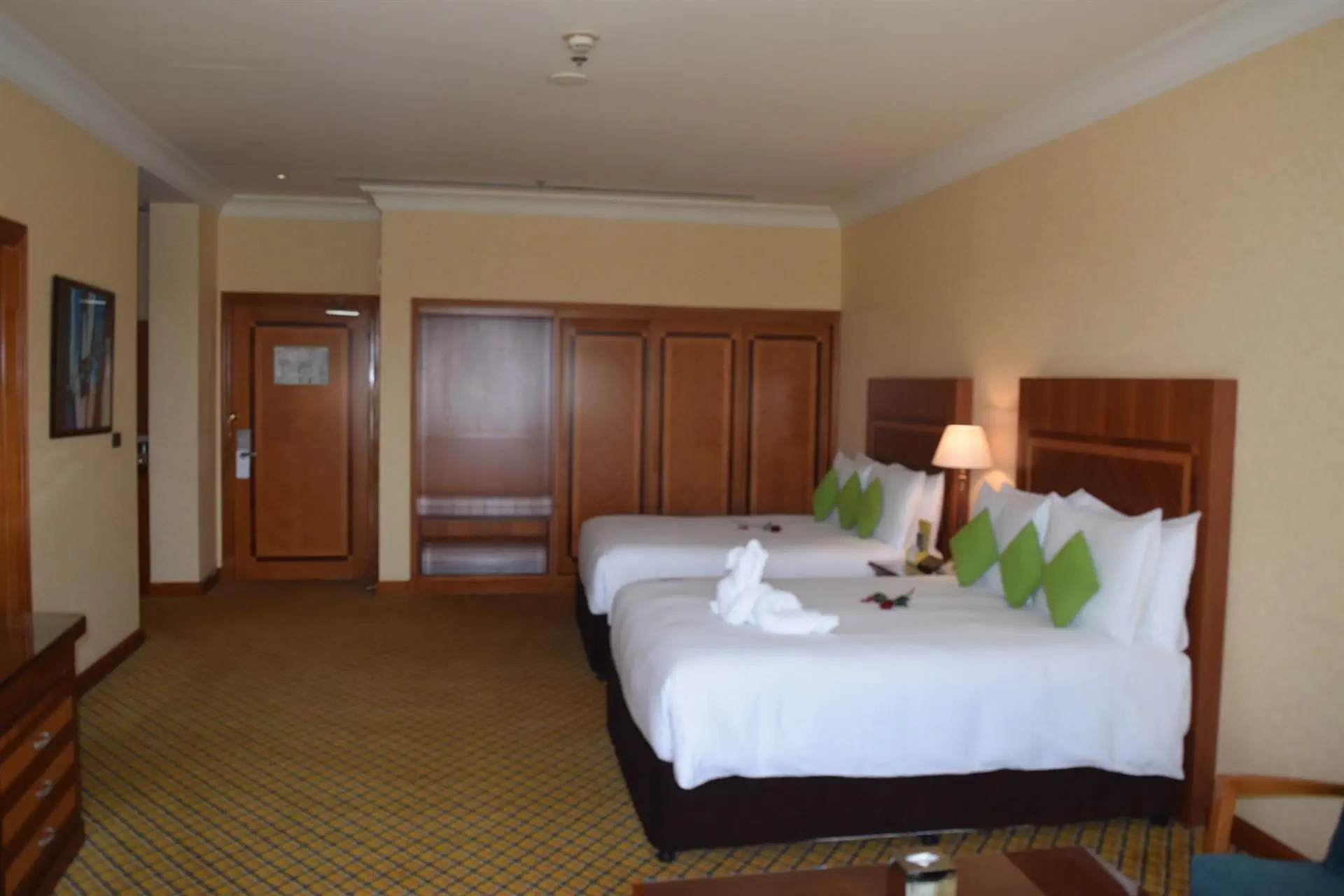 HOTEL: Al Raha Beach Hotel