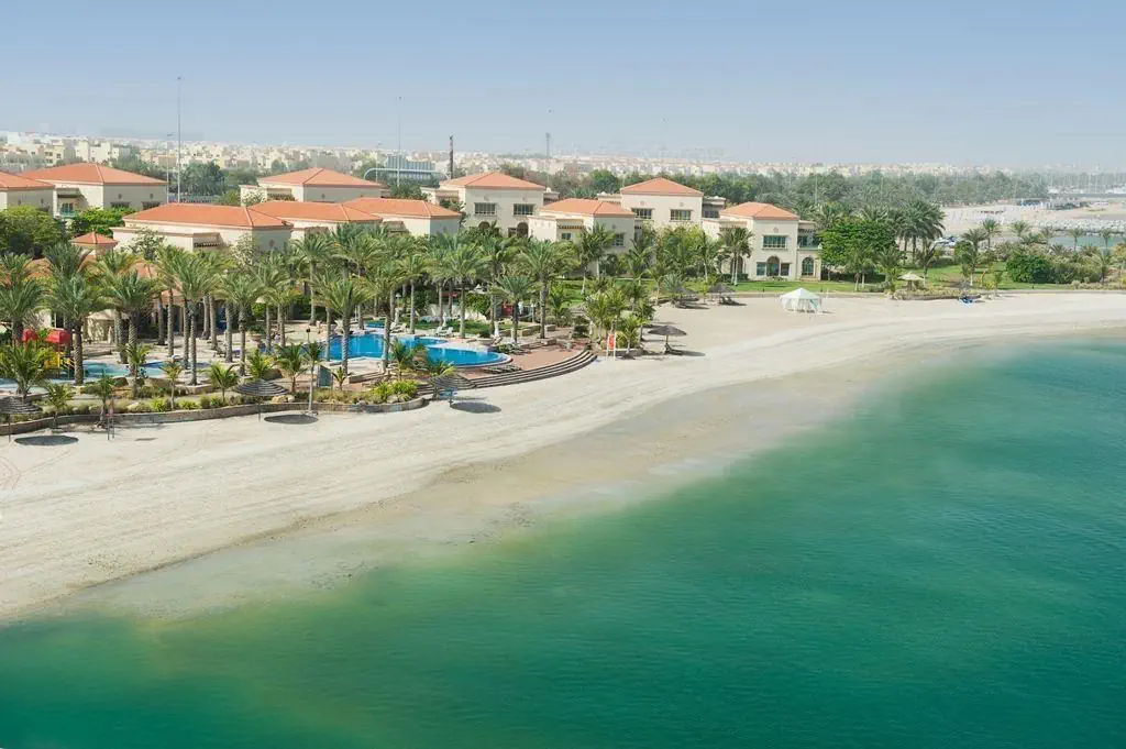 HOTEL: Al Raha Beach Hotel