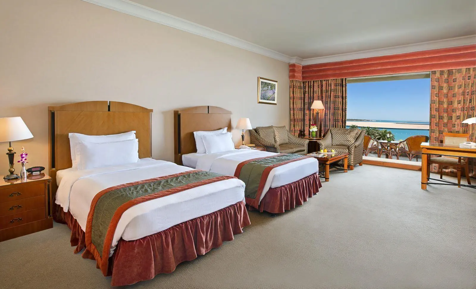 HOTEL: Al Raha Beach Hotel