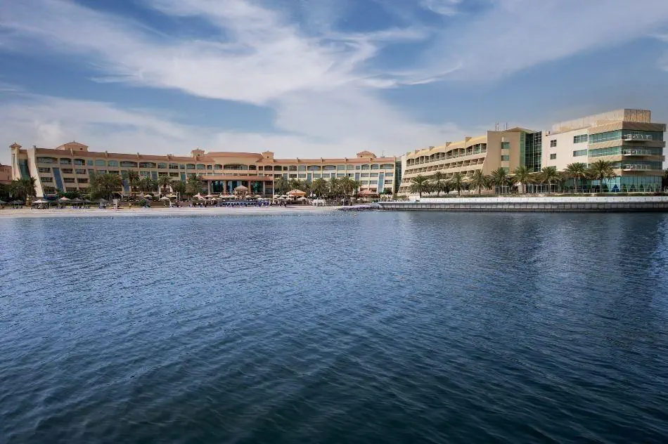 HOTEL: Al Raha Beach Hotel