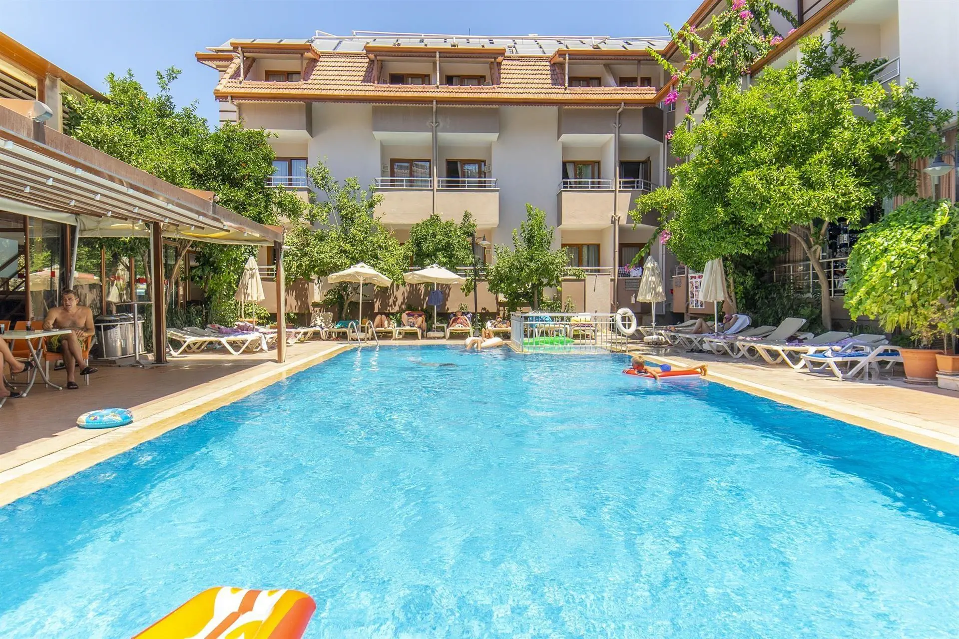 Selenium Hotel - Side