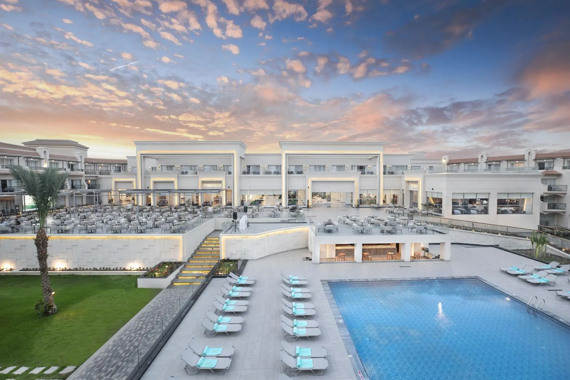 HOTEL: The V Luxury Resort