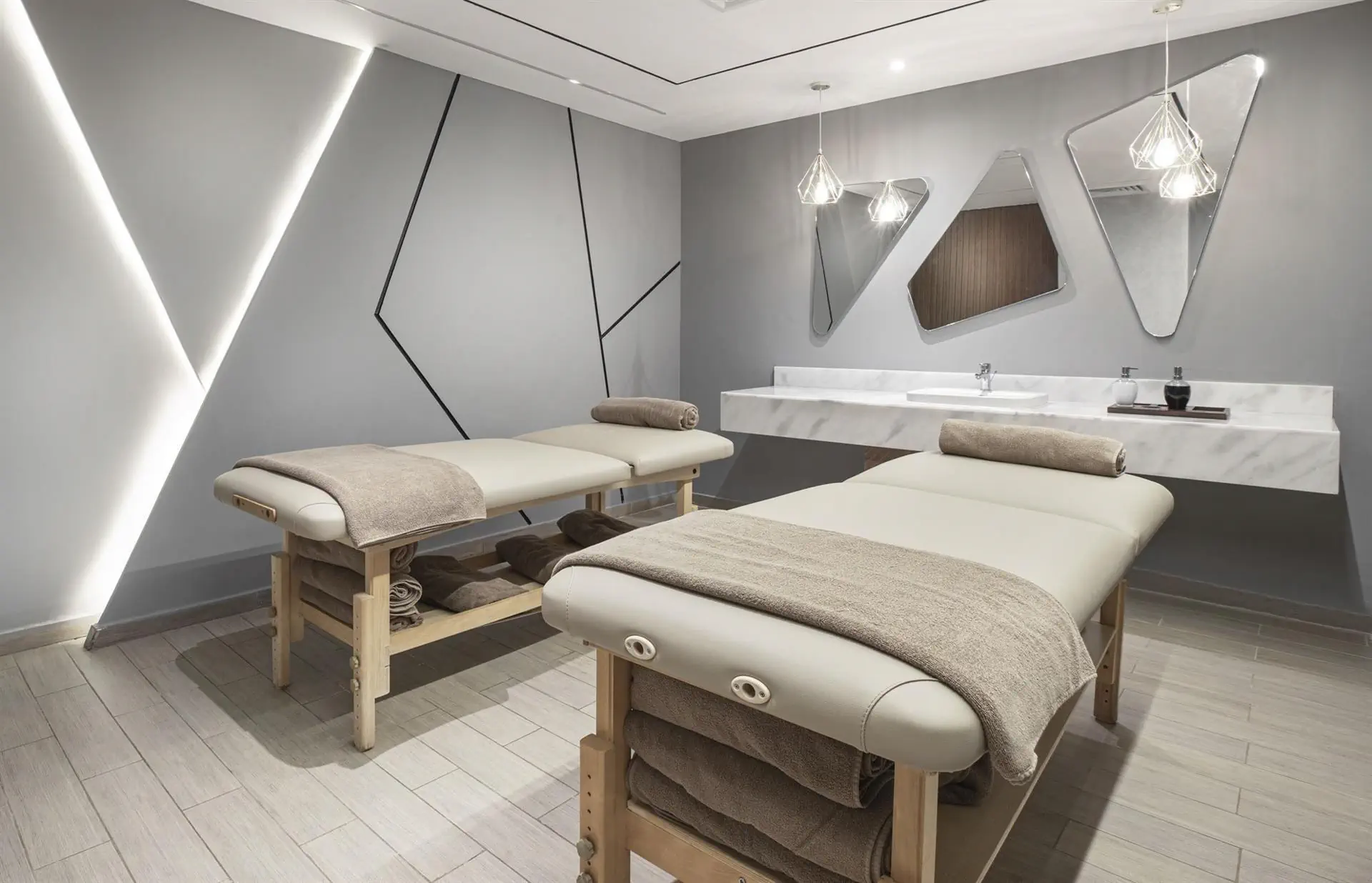 HOTEL: The V Luxury Resort