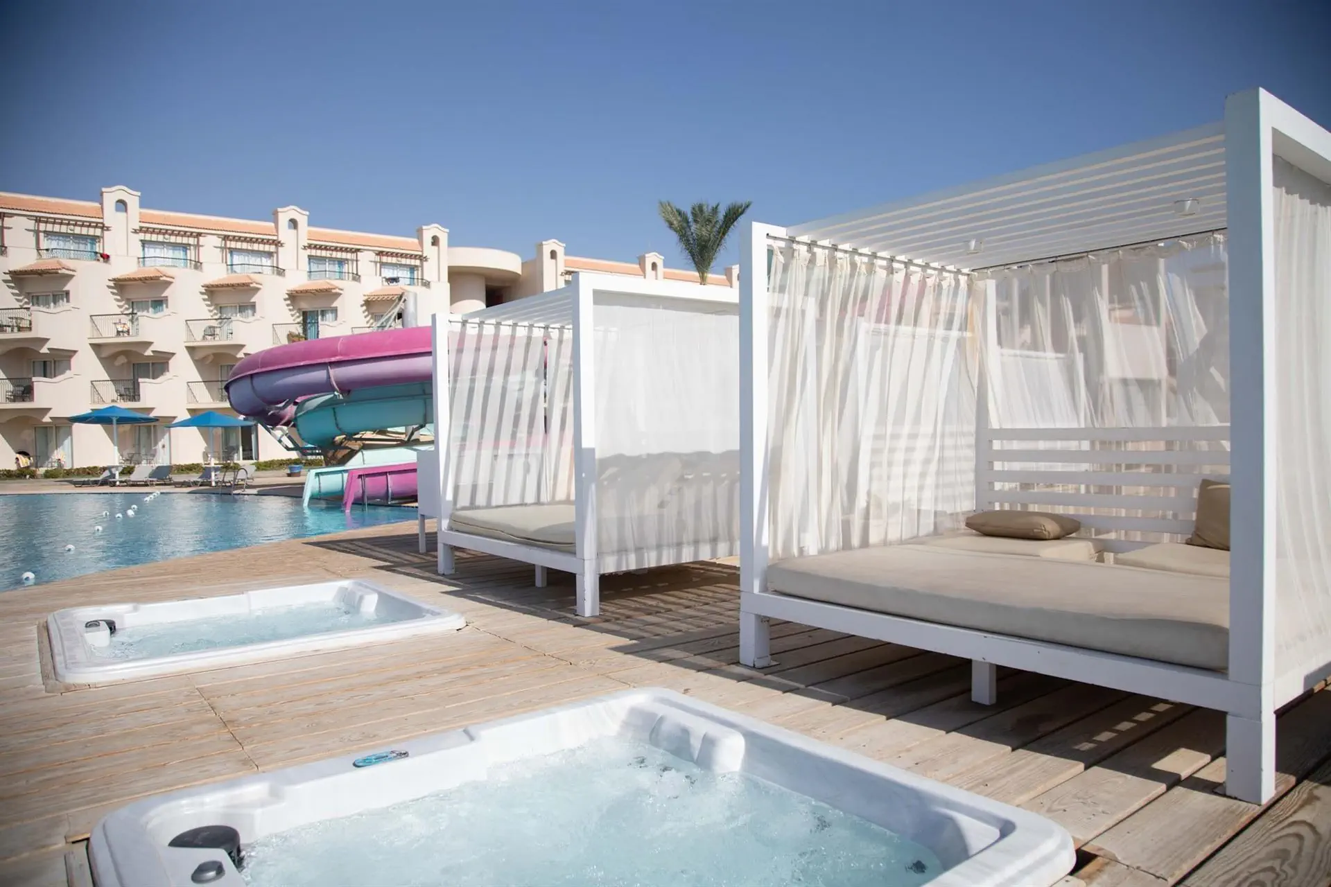 HOTEL: The V Luxury Resort