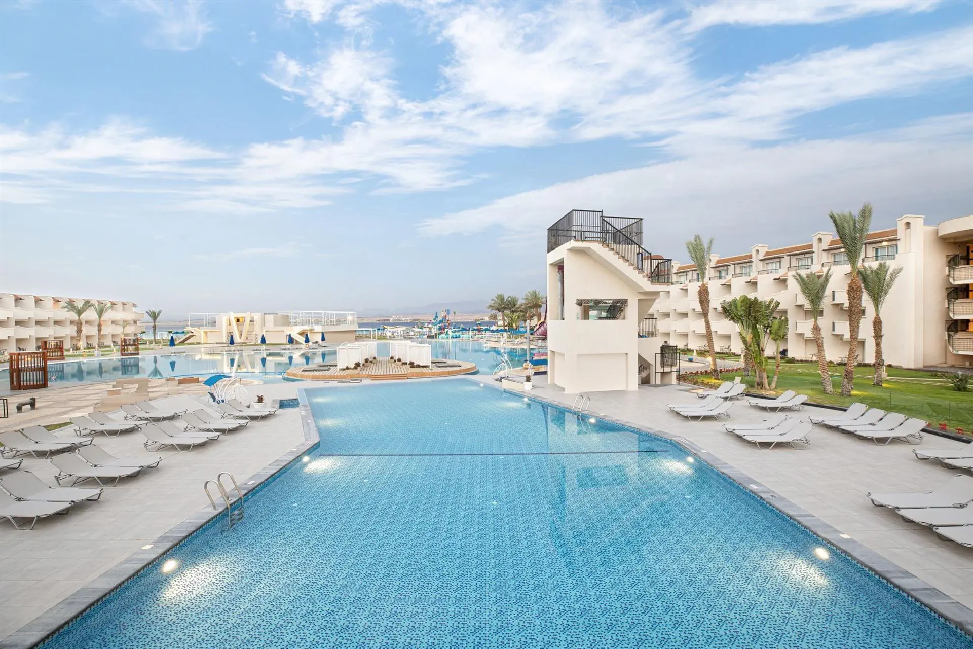 HOTEL: The V Luxury Resort