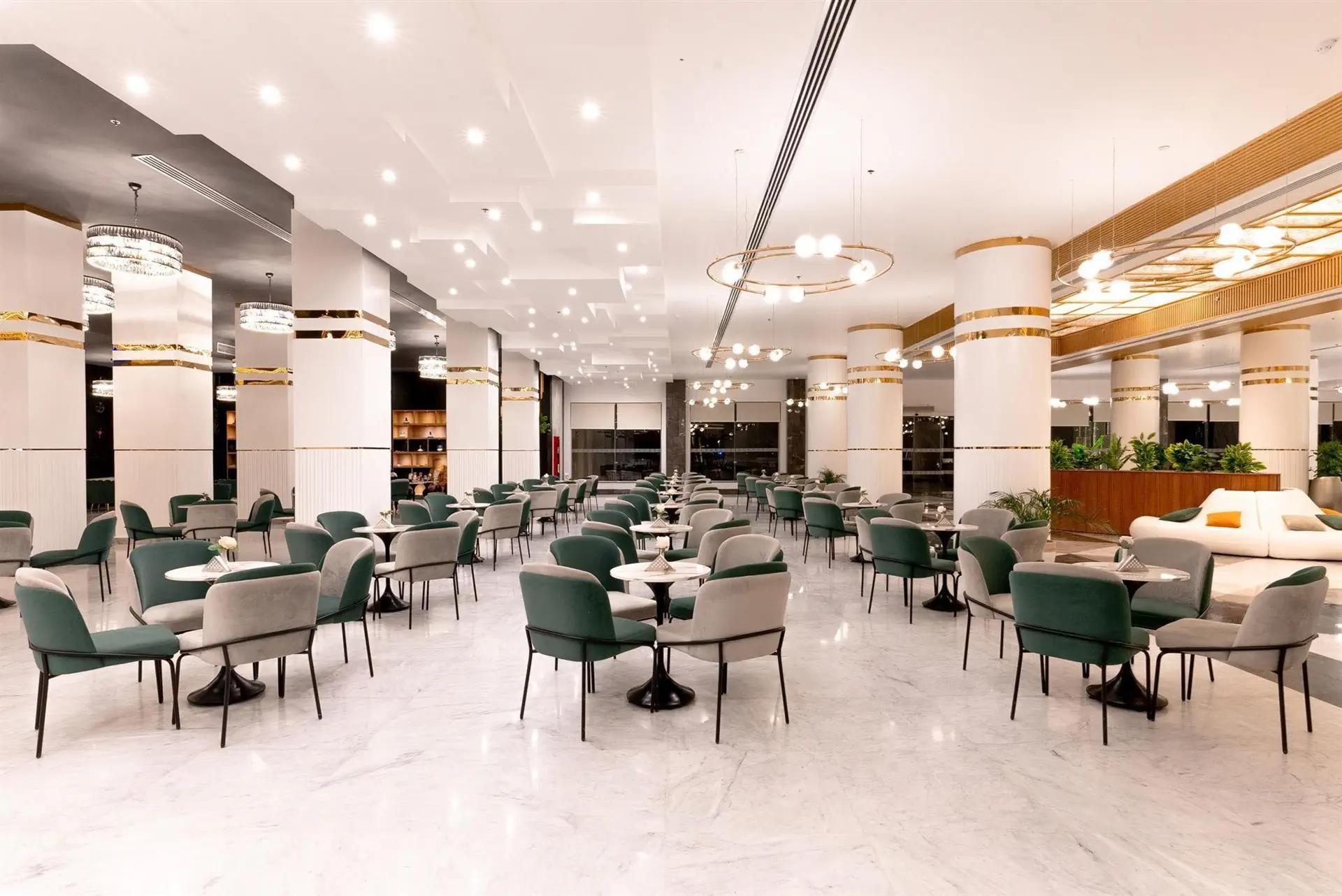 HOTEL: The V Luxury Resort