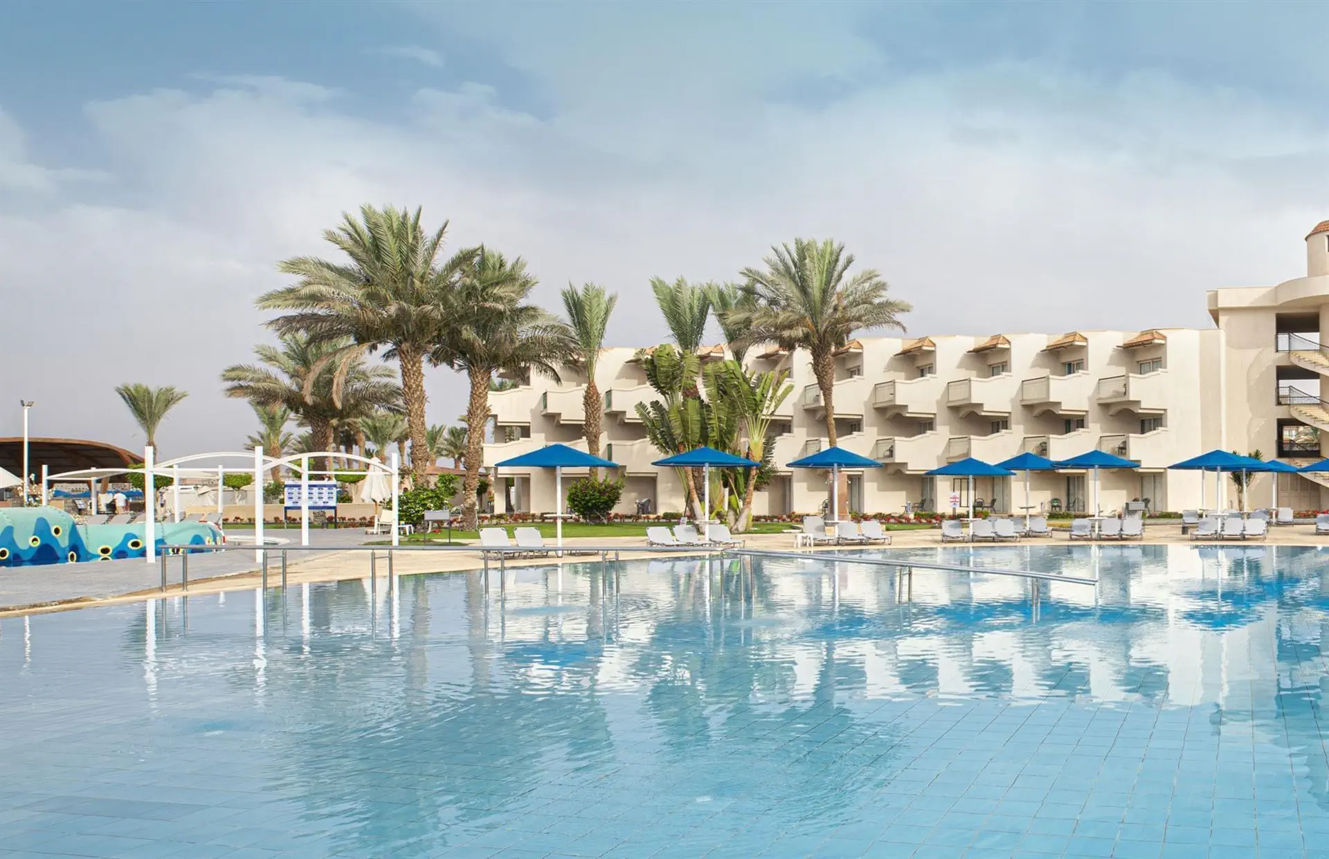 HOTEL: The V Luxury Resort