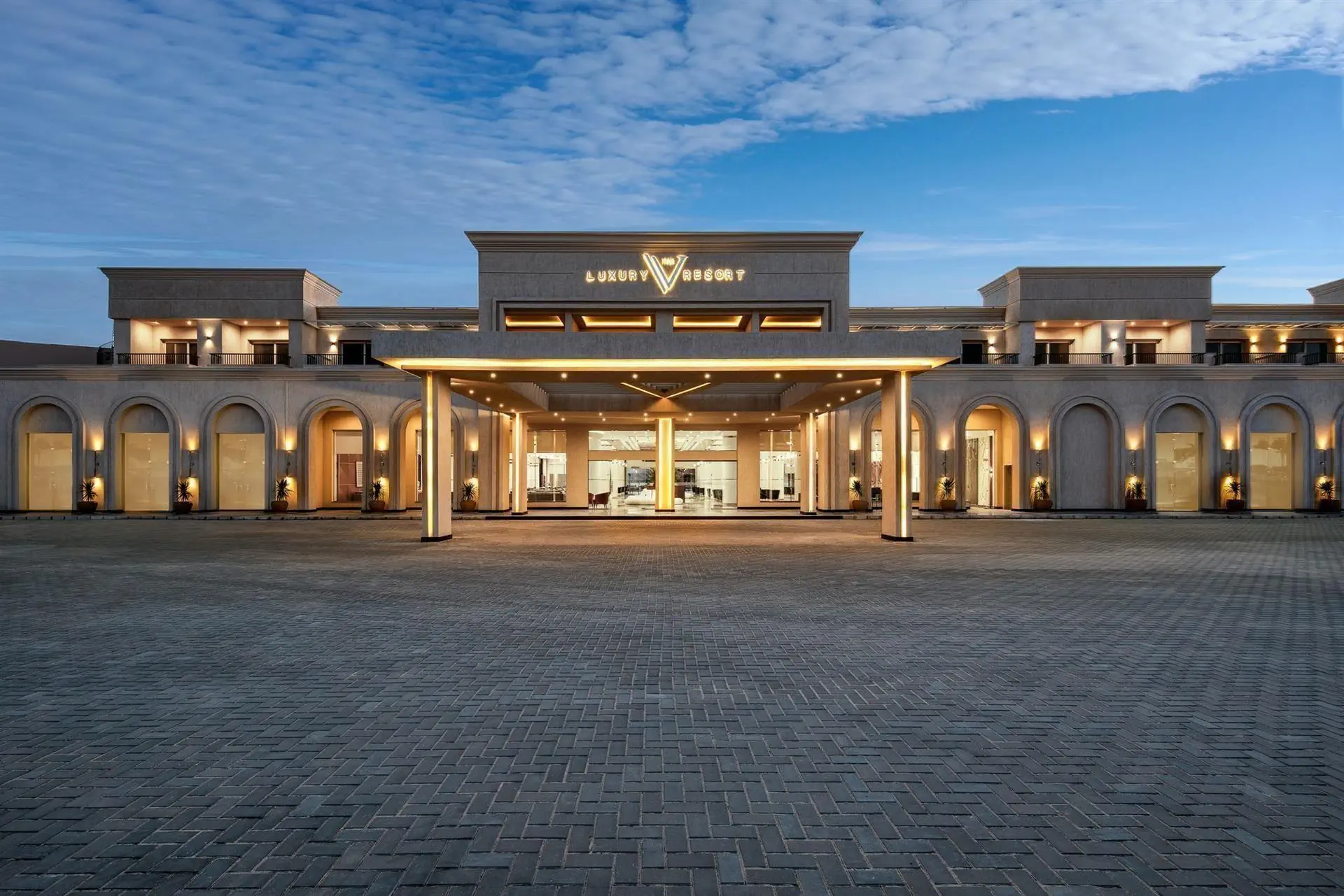 HOTEL: The V Luxury Resort