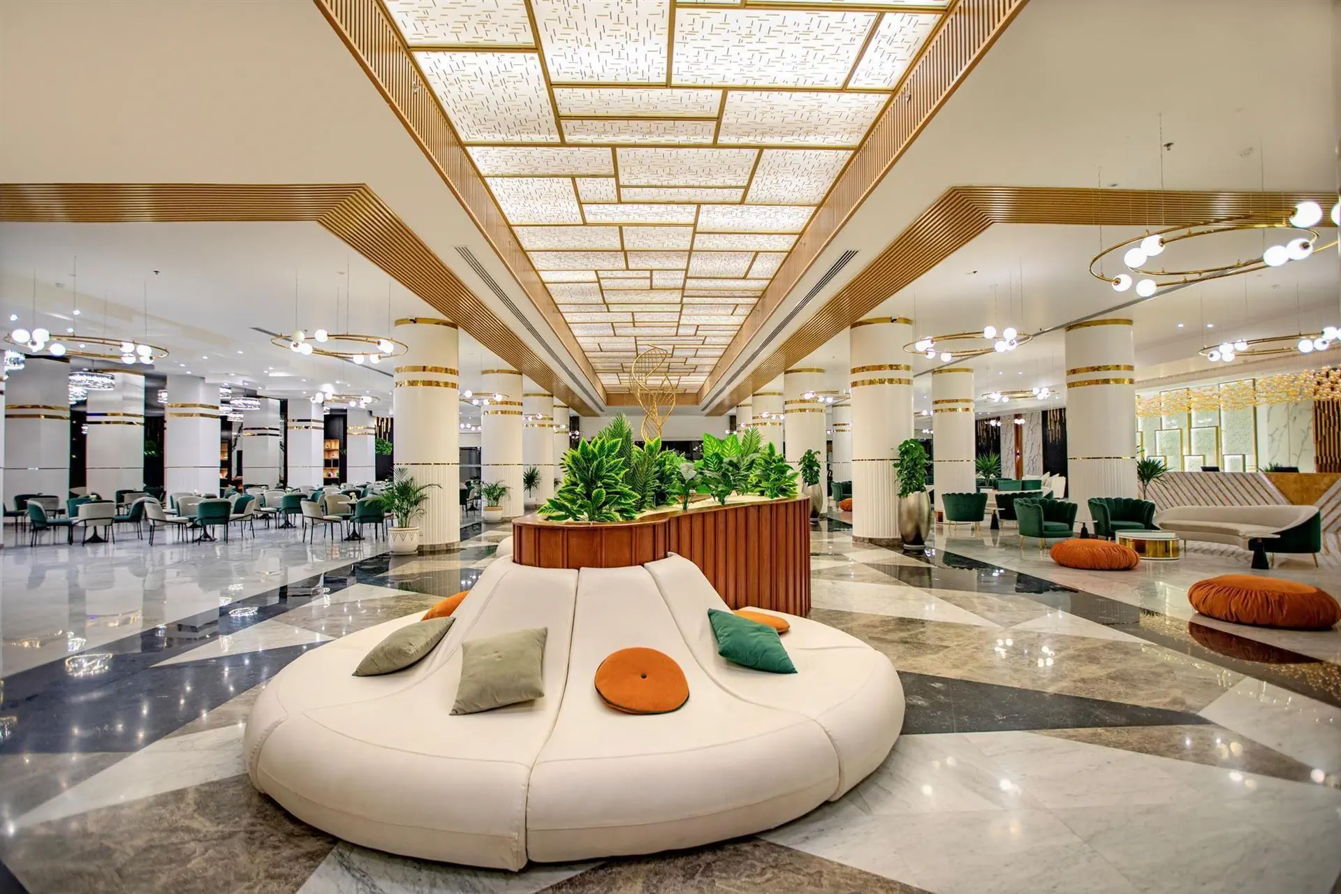 HOTEL: The V Luxury Resort