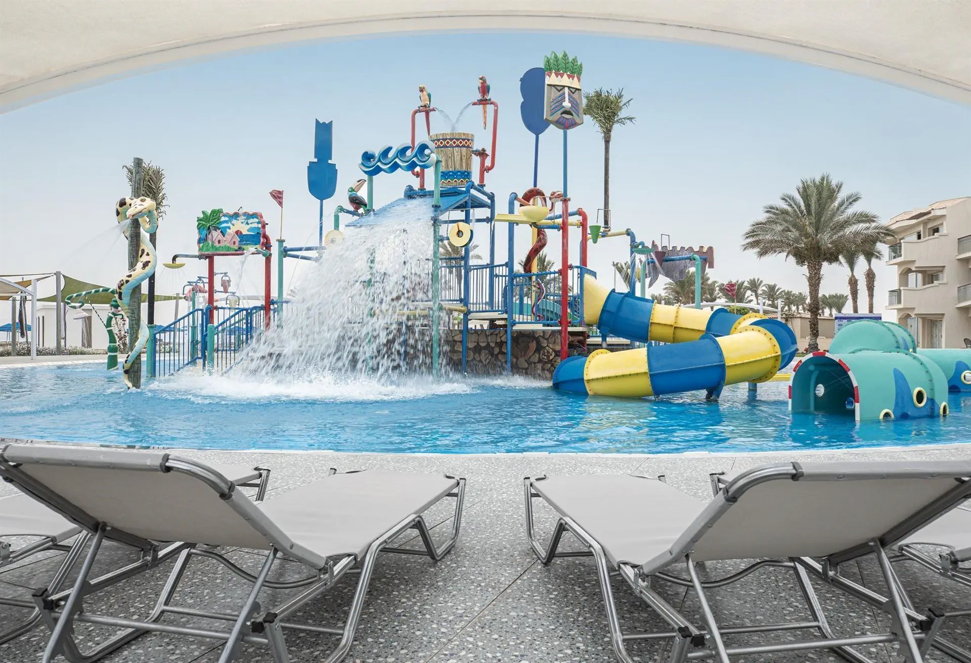 HOTEL: The V Luxury Resort