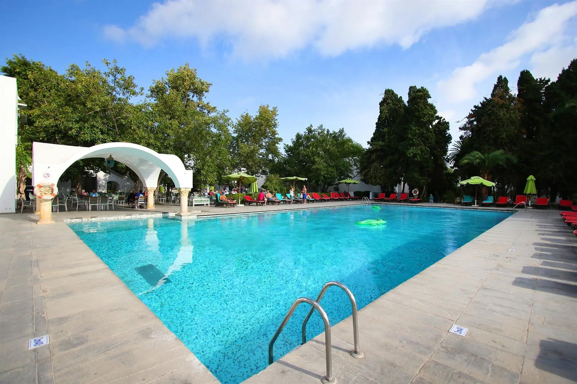 Les Orangers Beach Resort & Bungalows