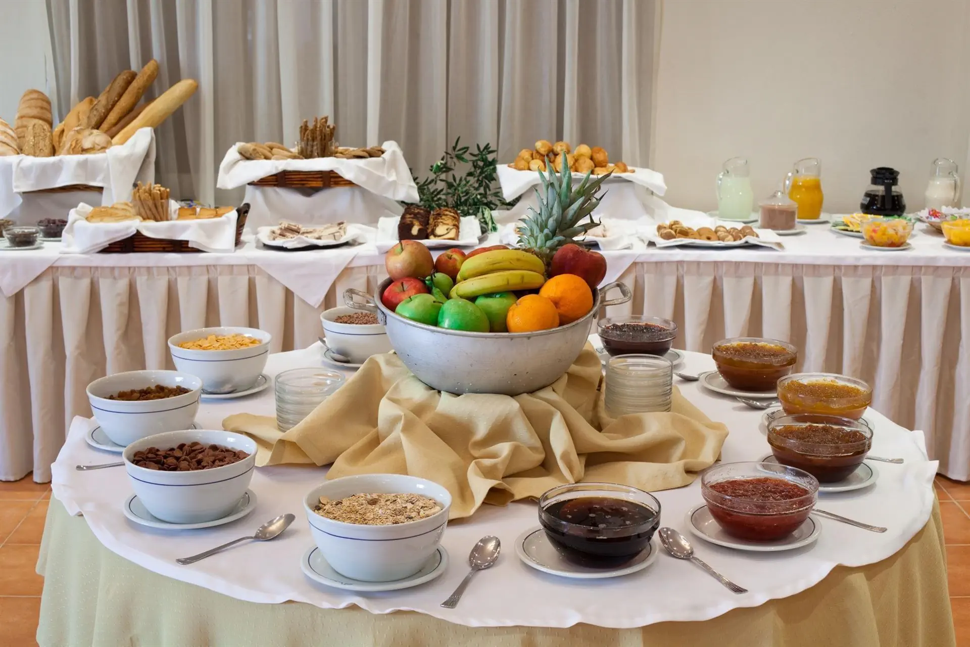 HOTEL: Achillion Palace