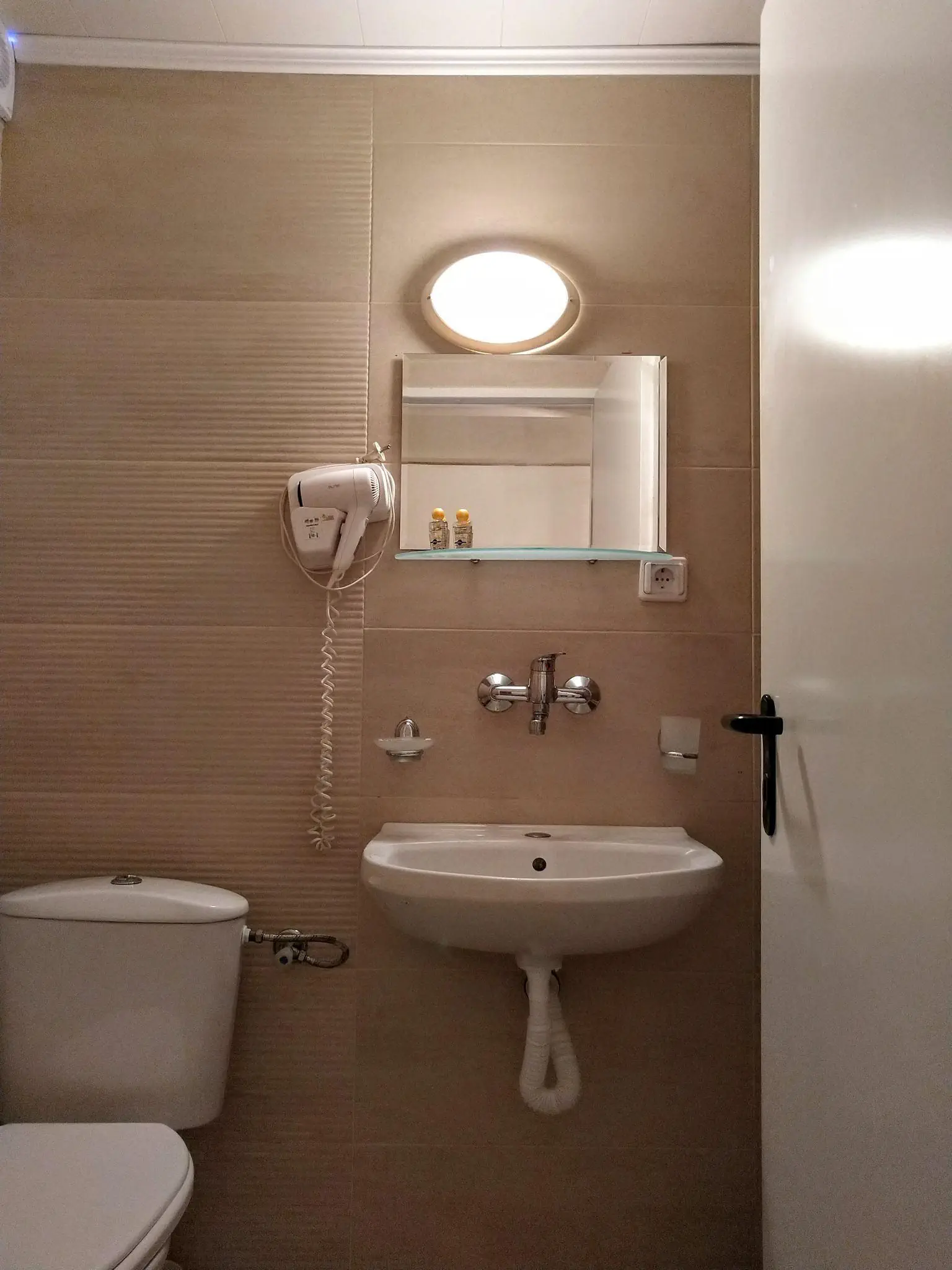 HOTEL: Amfibia Beach Complex